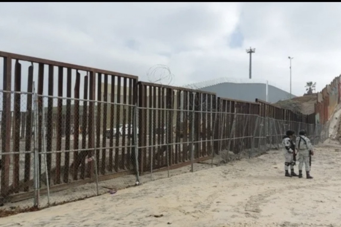 MILITARES Y GUARDIA NACIONAL VIGILAN EL MURO EN LA ZONA DE PLAYAS