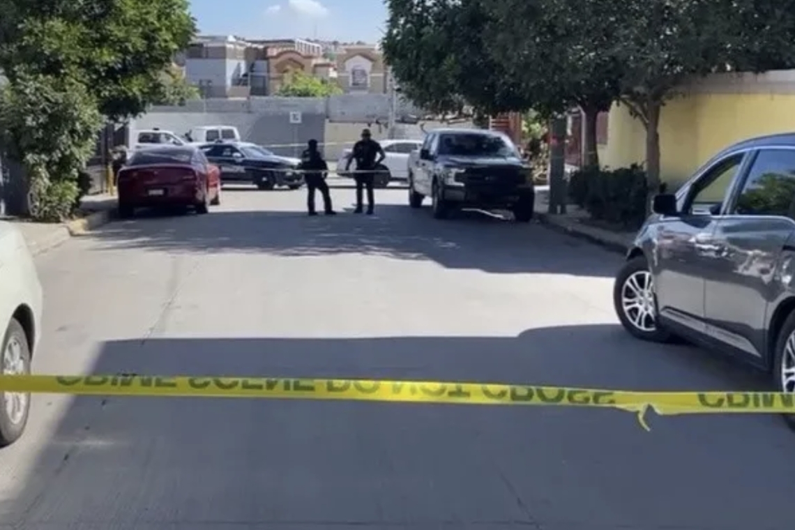 MATAN Y LANZAN DE VEHÍCULO A HOMBRE ESPOSADO 