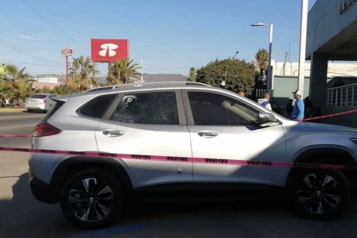 TIROTEO EN ENSENADA; UNA DE LAS VICTIMAS LLEGA HASTA EL HOSPITAL 