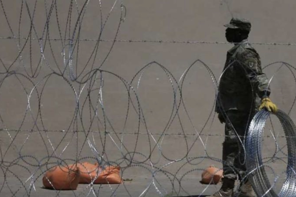 BIDEN PERMITE CORTE DE ALAMBRE DE PÚAS EN LA FRONTERA 