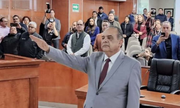RINDE PROTESTA RAMÓN CASTORENA COMO NUEVO DIPUTADO