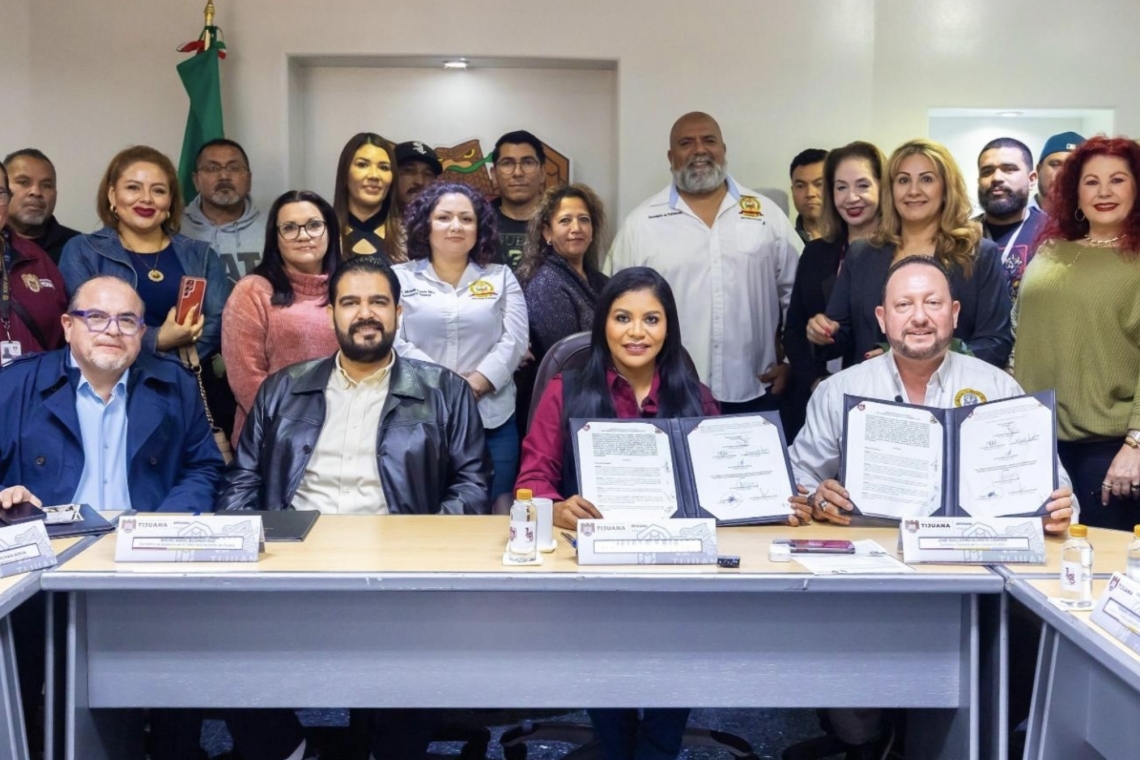 AYUNTAMIENTO DE TIJUANA Y SINDICATO DE BURÓCRATAS FIRMAN CONTRATO 