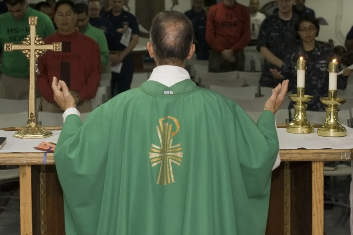 DETIENEN A PASTOR POR VENDER DROGAS EN LA IGLESIA 