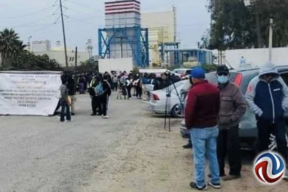 RESIDENTES DEL MACLOVIL ROJAS BLOQUEAN PLANTE DE PEMEX EN ROSARITO