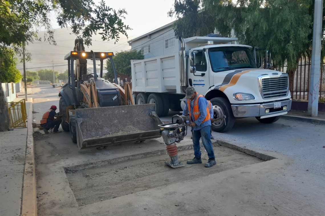 AVANZA CESPT CON EL OPERATIVO DE BACHEO EN COLONIAS DE TIJUANA
