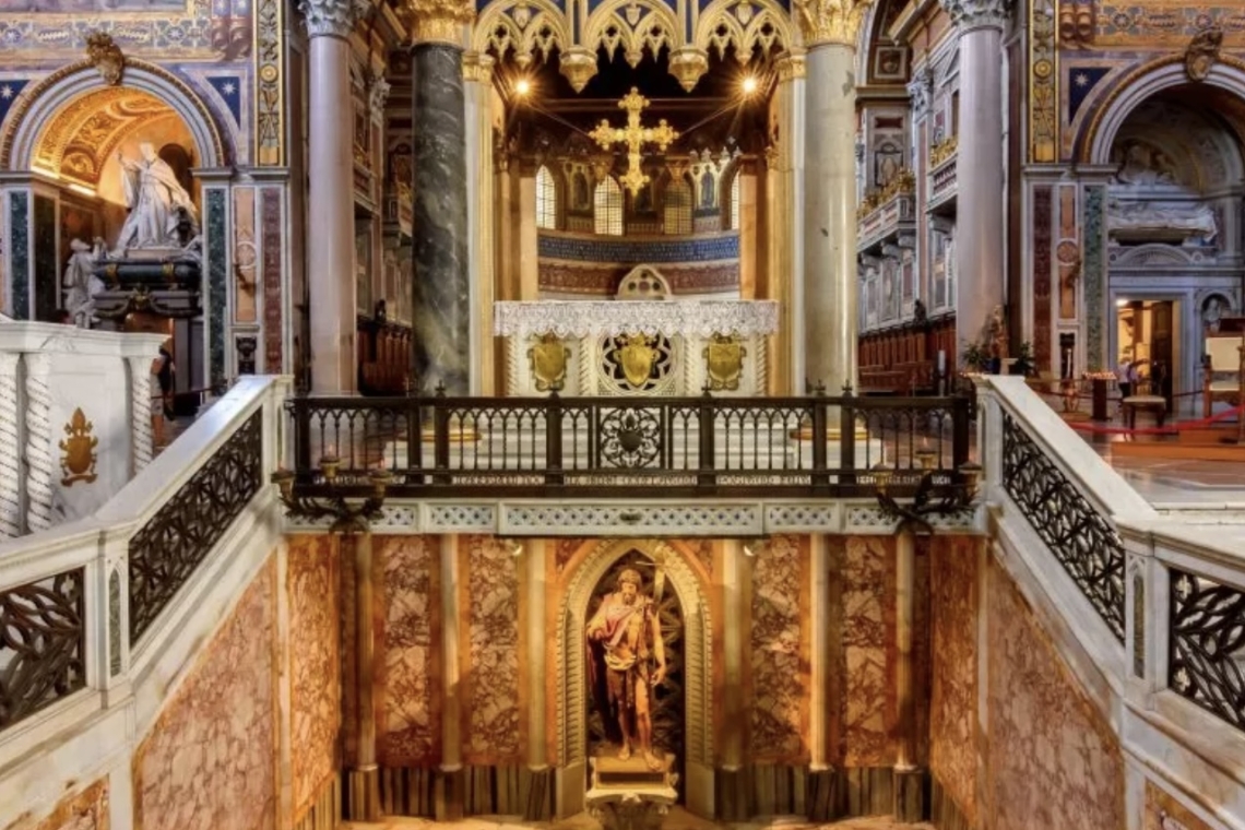 La iglesia más antigua del mundo cumple 1700 años: ha resguardado a 233 papas y guarda en su interior reliquias de alto valor