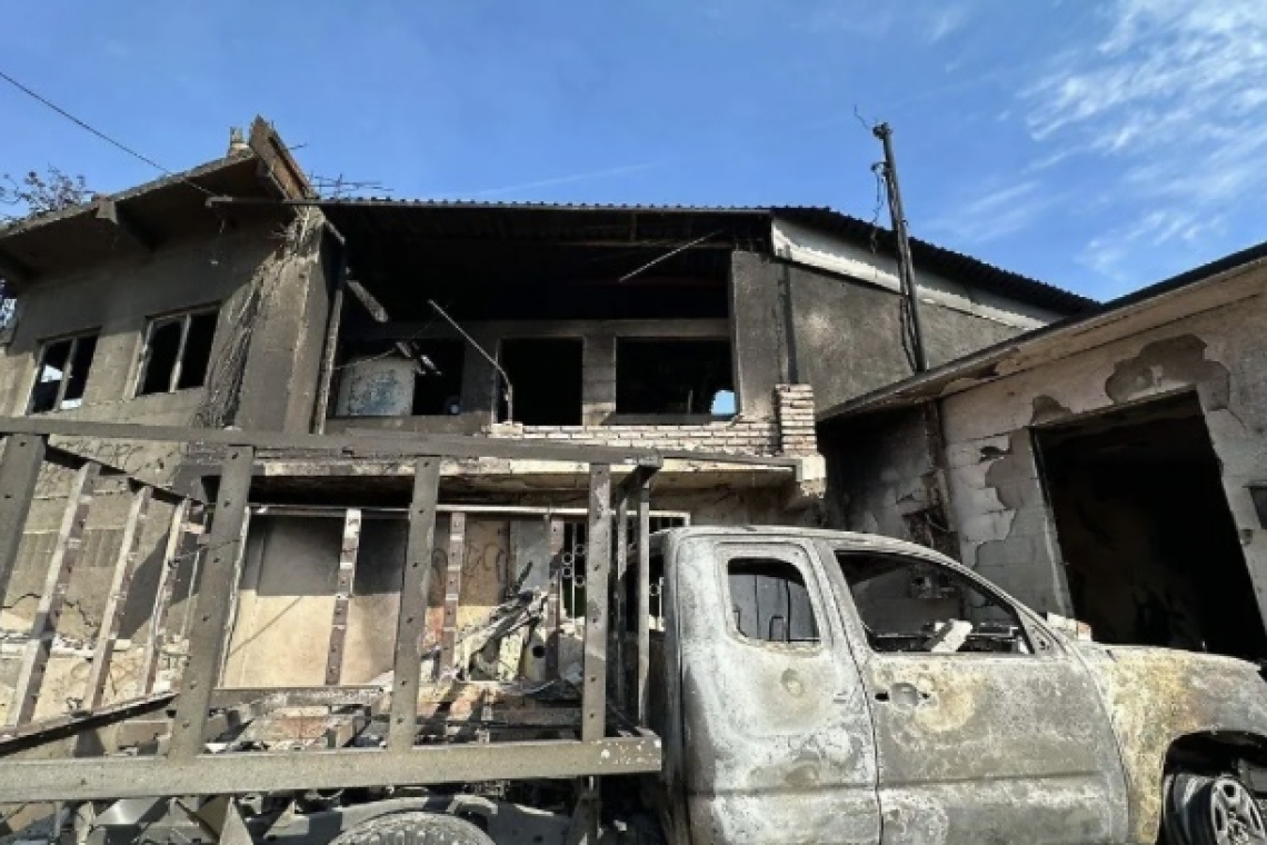 Van 4 muertos en unas 100 viviendas destruidas por el fuego de casi 60 incendios cada 24 horas en 4 días.