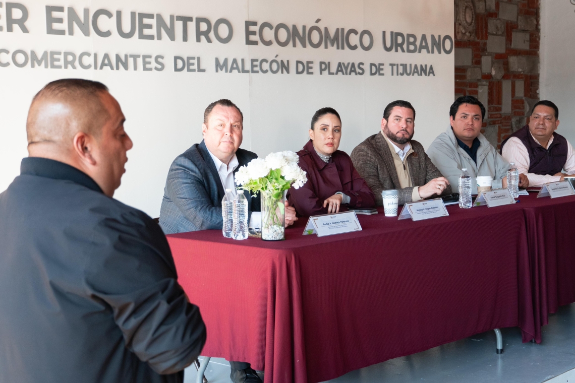 Empresarios y alcalde trabajan para mejorar Malecón de Playas
