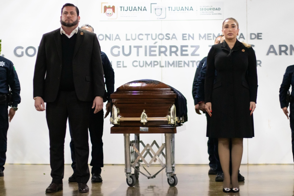 Encabeza Ismael Burgueño honras fúnebres del oficial Jesús Armando González Gutiérrez