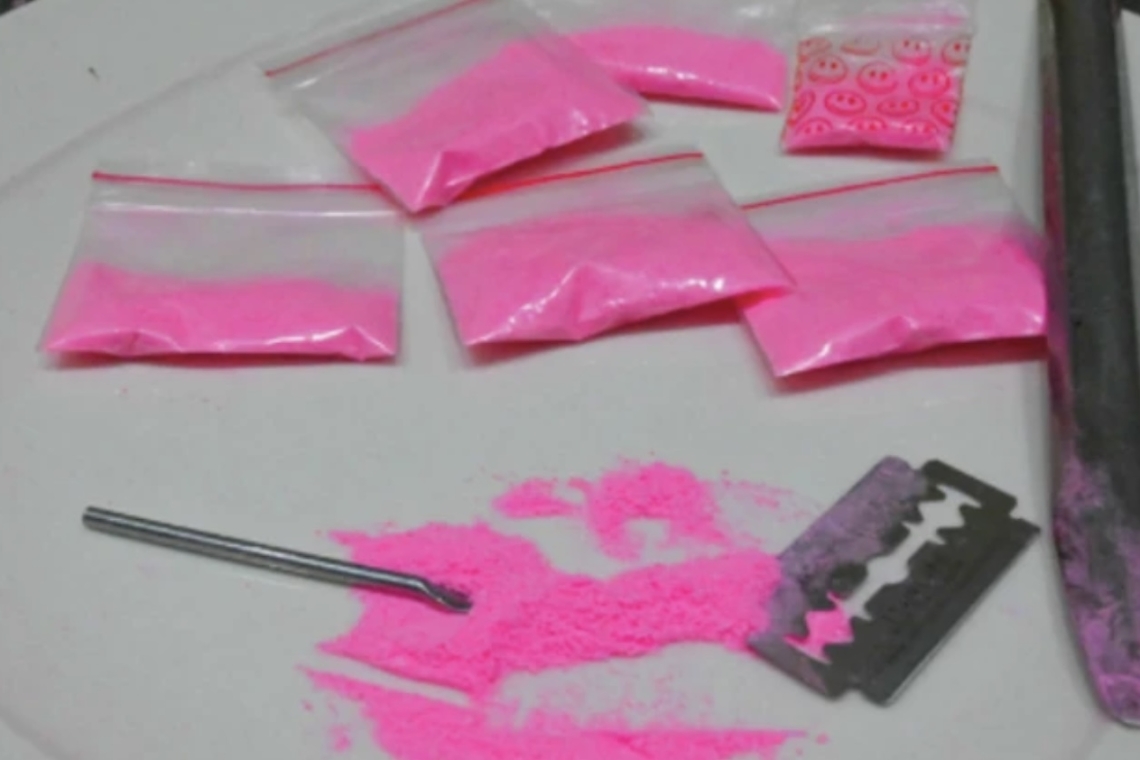 &quot;Es como jugar a la ruleta rusa&quot;: los peligros de la cocaína rosa que surgió en América Latina y que se consume cada vez más en Europa