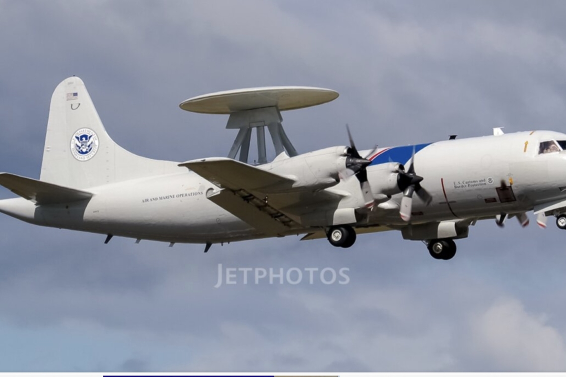 Plataforma registra sobrevuelo de un avión militar estadounidense sobre Culiacán