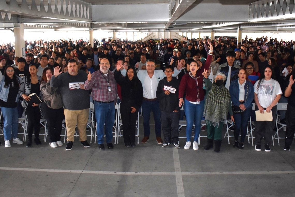 EL MEJOR ANHELO DE SUS PADRES ES VERLOS ESTUDIANDO Y FELICES: RUIZ URIBE