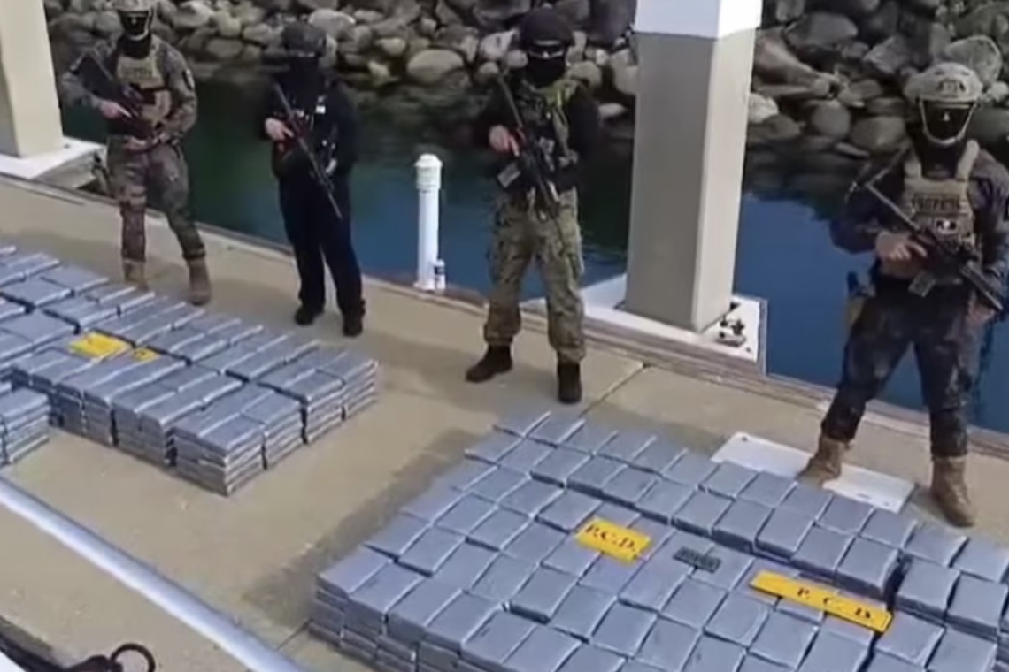 Detienen en Costa Rica a tres mexicanos a bordo de un millonario yate y más de 800 kilos de droga