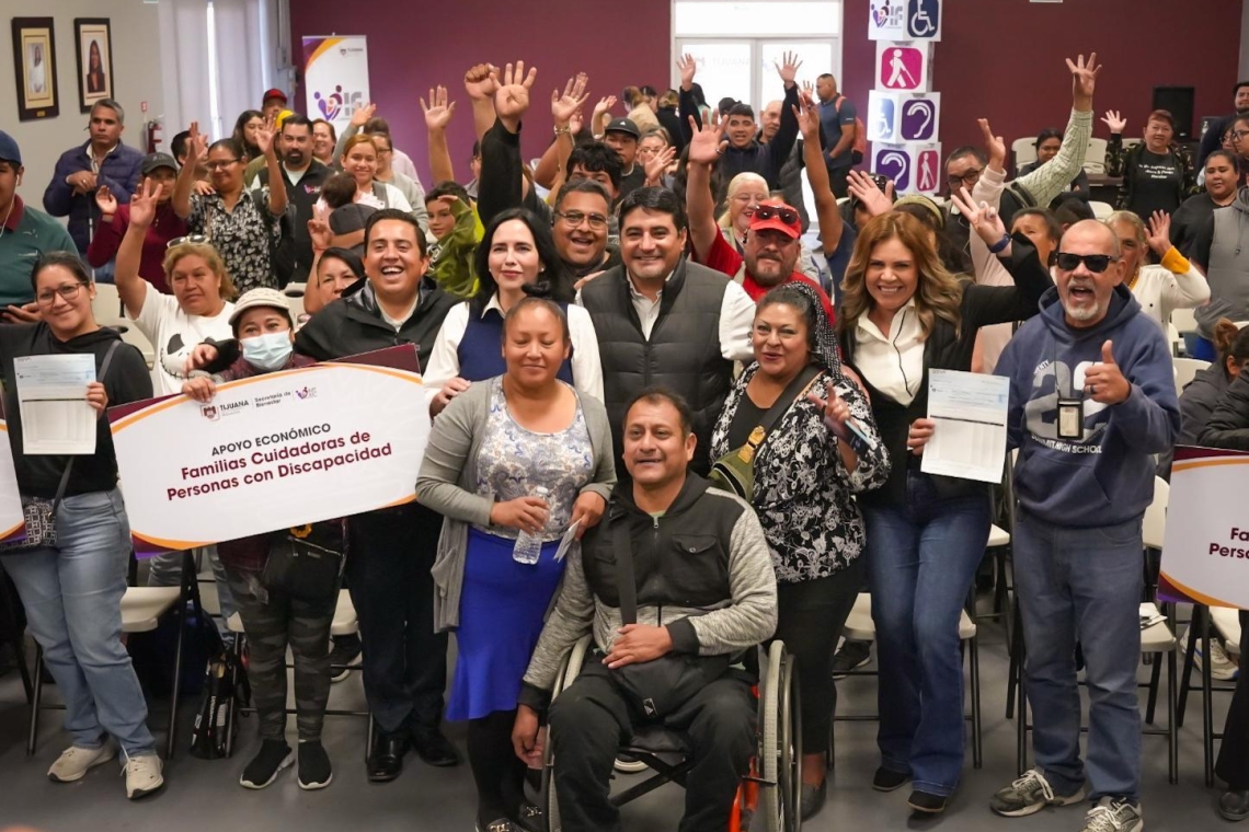 Entrega XXV Ayuntamiento de Tijuana apoyos a cuidadores de personas con discapacidad