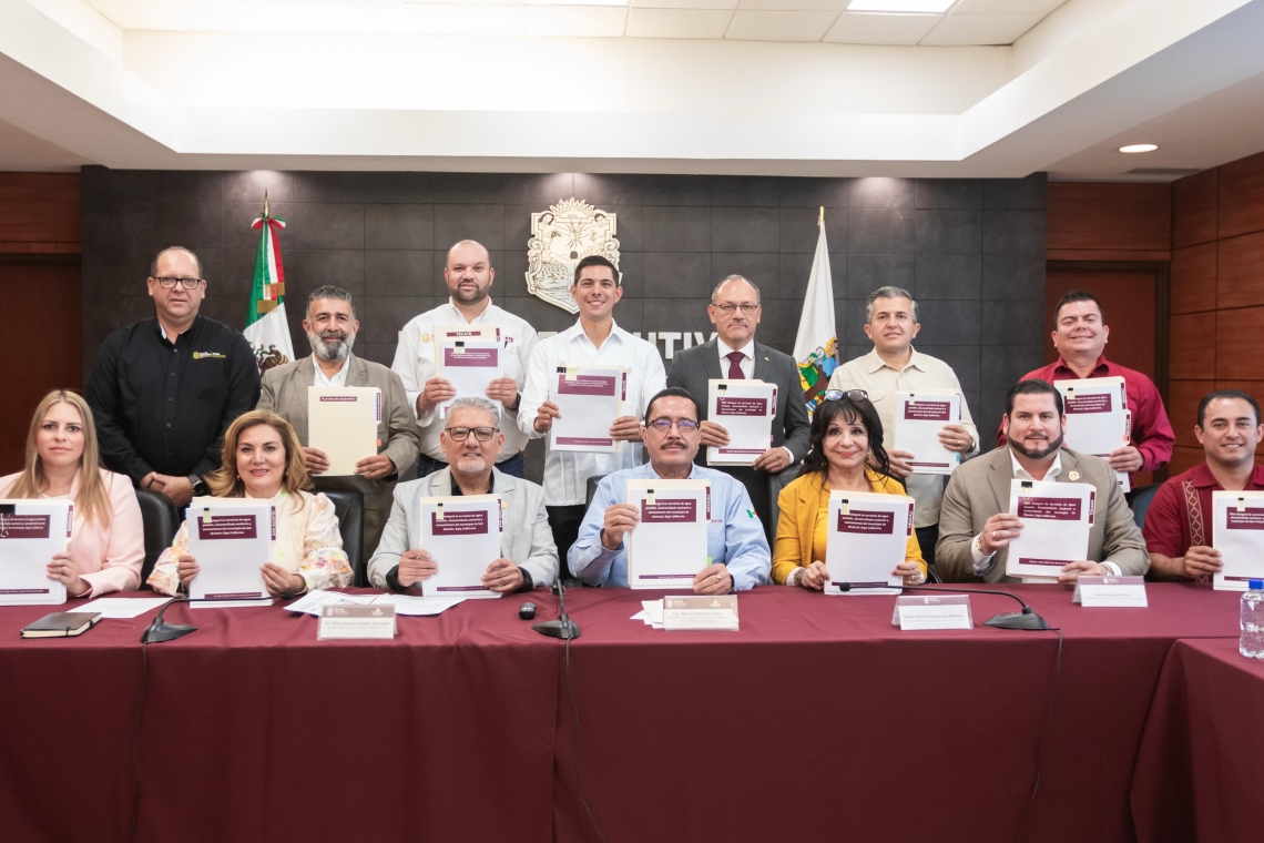 Participa Ismael Burgueño en la firma de los planes integrales municipales de agua potable y saneamiento