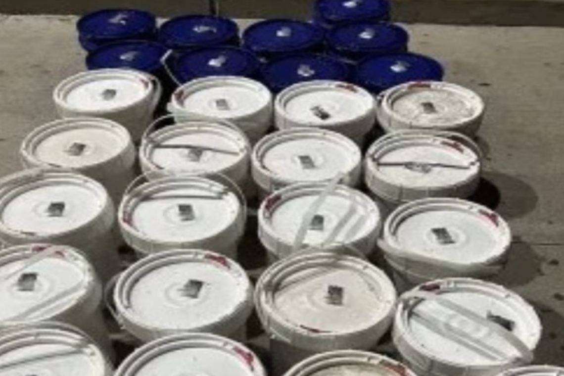 Mexicana quería cruzar a EEUU con más de 200 millones de pesos en metanfetamina líquida