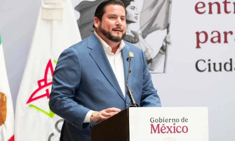 Atestigua Ismael Burgueño histórica firma de convenio entre Mexicana de Aviación y Correos de México