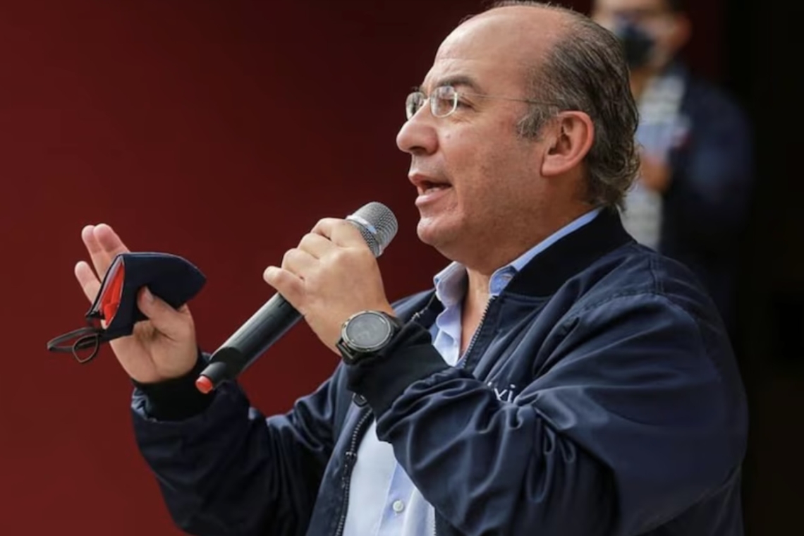 “Asesino y corrupto”: protestan contra Felipe Calderón en España mientras él participa en foro de ultraderecha