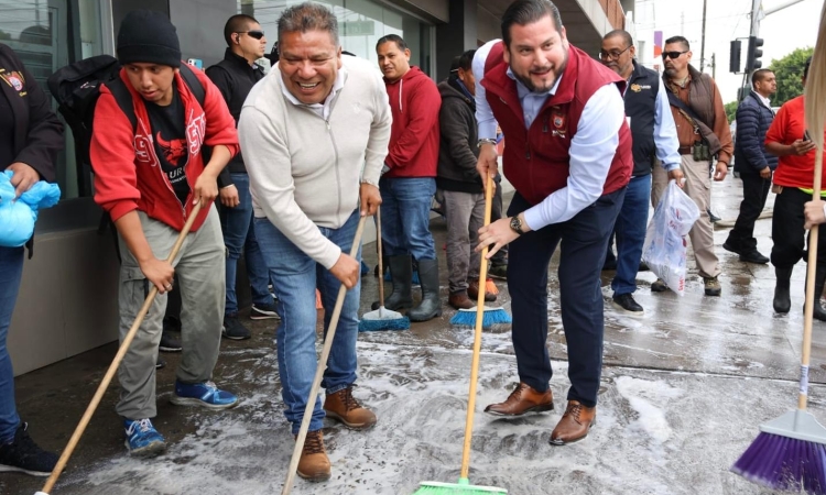  Recorre Ismael Burgueño colonias beneficiadas con el programa ‘Tijuana, Ciudad Limpia’