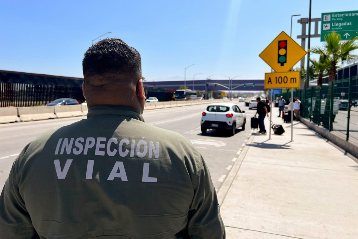 Refuerza Gobierno Municipal seguridad vial en zonas de transporte público en el Aeropuerto Internacional de Tijuana