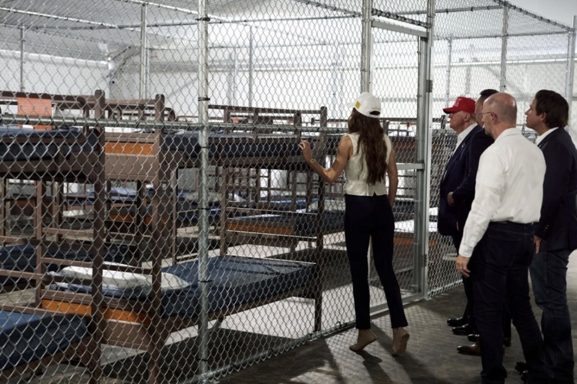 Migrantes detenidos ya son enviados a 'Alcatraz de los caimanes&quot;