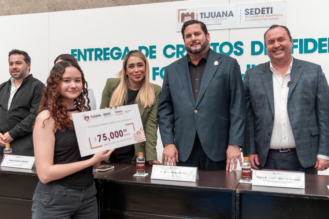 Alcalde Ismael Burgueño  entrega más de 23 millones en créditos para impulsar la economía de Tijuana 