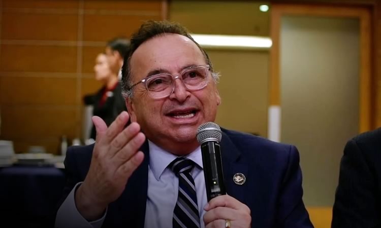 Olivaldo Paz va por reelección a presidencia de Canaco Tijuana