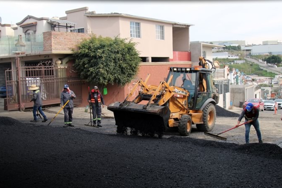 Continúa XXV Ayuntamiento de Tijuana con trabajos de bacheo en delegaciones municipales