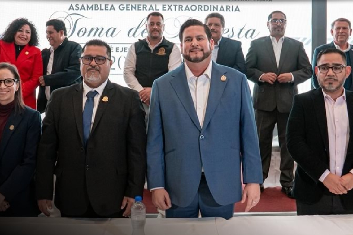 Refrenda Ismael Burgueño coordinación con Sindicato de Burócratas en toma de protesta del Comité Ejecutivo Seccional 2026-2029