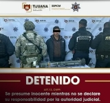 Arrestan a sujeto que caminaba con bazuca por calles de Tijuana