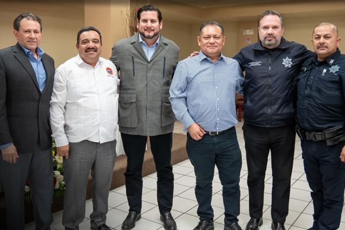 Asiste presidente municipal Ismael Burgueño a la entrega de reconocimiento al titular de la SSPCM por parte de la CTM