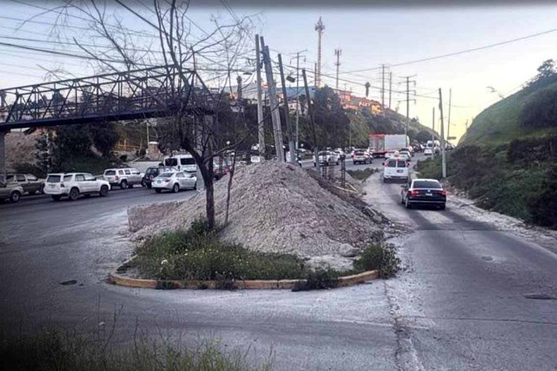 Informa Gobierno de Tijuana cierre vehicular de un tramo del Libramiento Rosas Magallón por trabajos en puente peatonal a la altura de la comandancia Margarito Saldaña