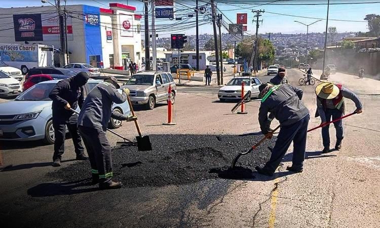 Beneficia Gobierno Municipal a cerca de 70 mil tijuanenses con trabajos de bacheo en distintas delegaciones