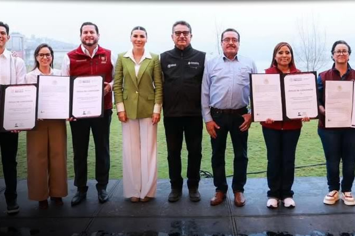 Gobernadora comunica a presidenta, entrega títulos de asignación de agua en BC.