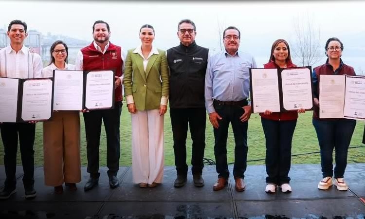 Gobernadora comunica a presidenta, entrega títulos de asignación de agua en BC.