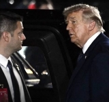 Trump, implicado en varias operaciones bursátiles con grandes empresas de EU.