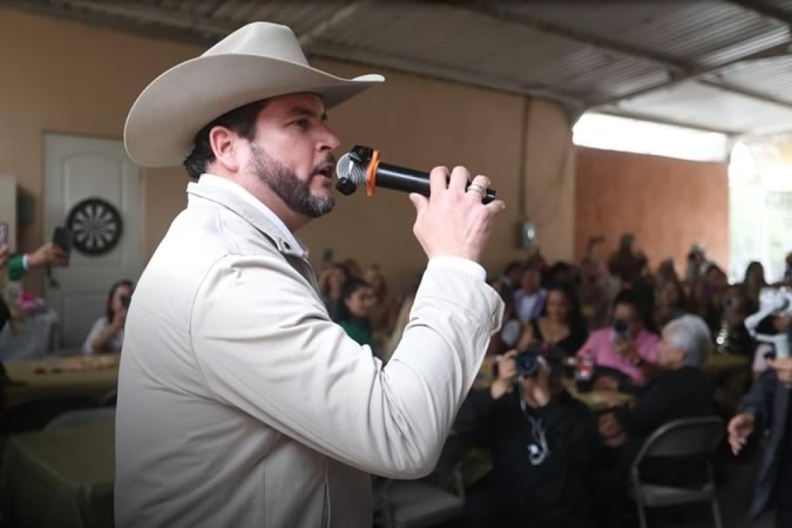 Festeja Ismael Burgueño el Día de las Madres con mujeres del Poblado Ejido Francisco Villa