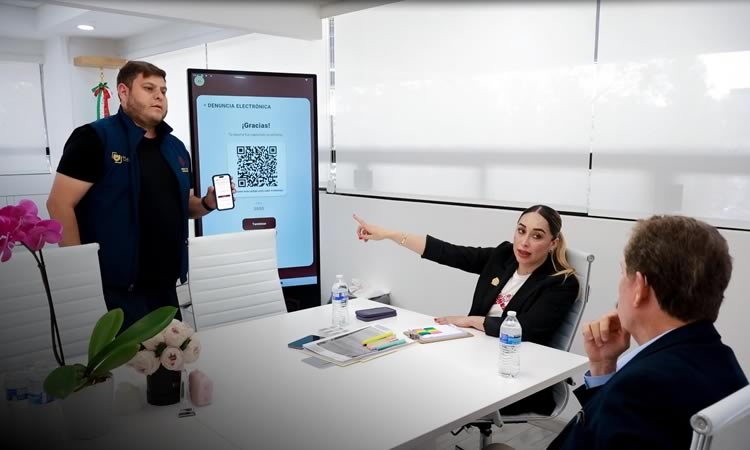 Presenta síndica procuradora kioskos digitales al presidente del Consejo Coordinador Empresarial