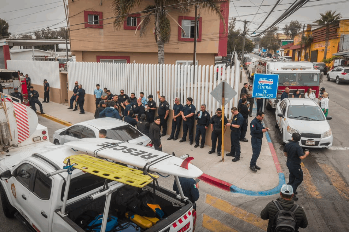 Buscan remover al director de bomberos en Rosarito: ¡protestan!