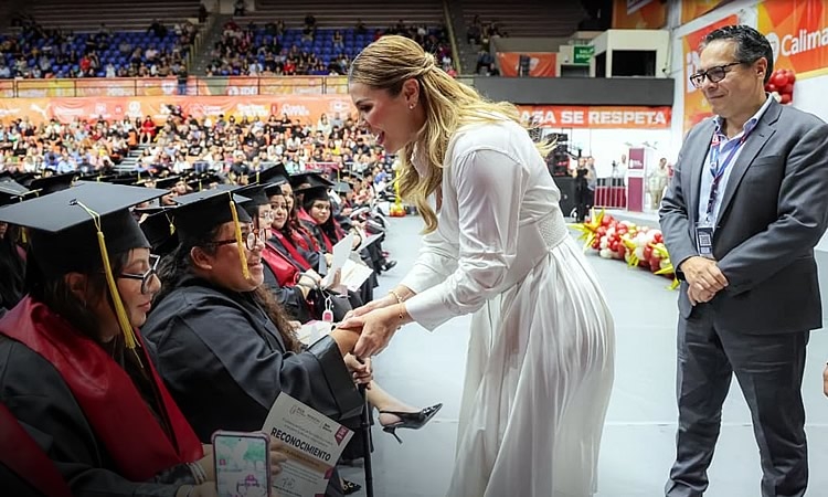 CONCLUYE OCTAVA GENERACIÓN DE BENEFICIARIAS DE TARJETA VIOLETA SUS ESTUDIOS DE PREPARATORIA