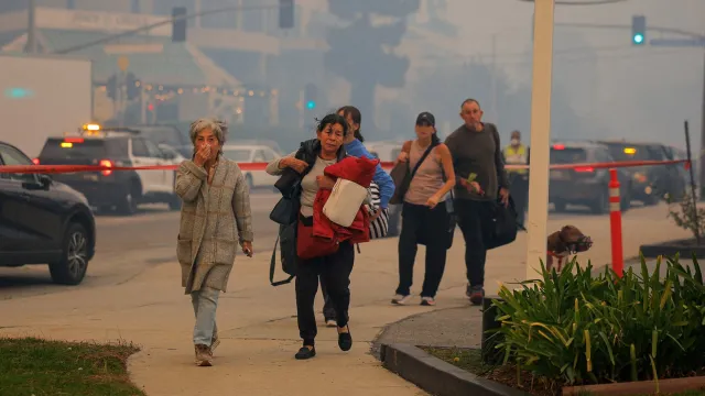 evacuan incendio california.jpg